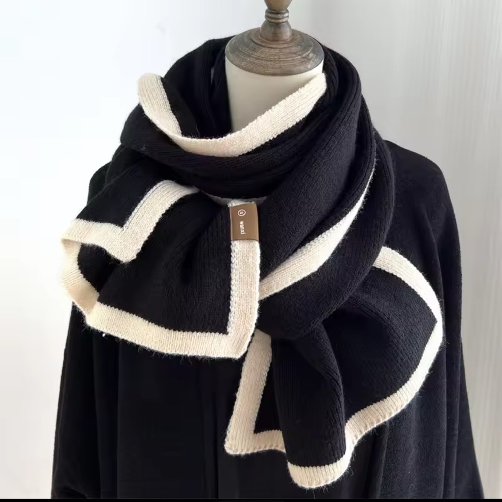 Chic Black and Cream Scarf